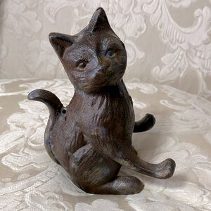 Cast-iron cat cell phone holder
